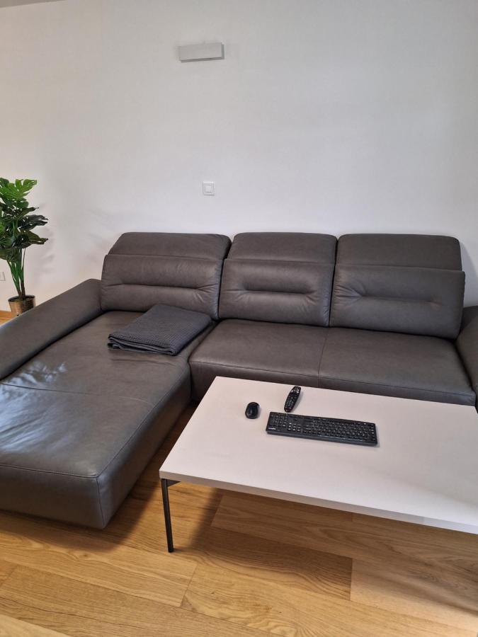 Guesthouse Flower Любляна Экстерьер фото