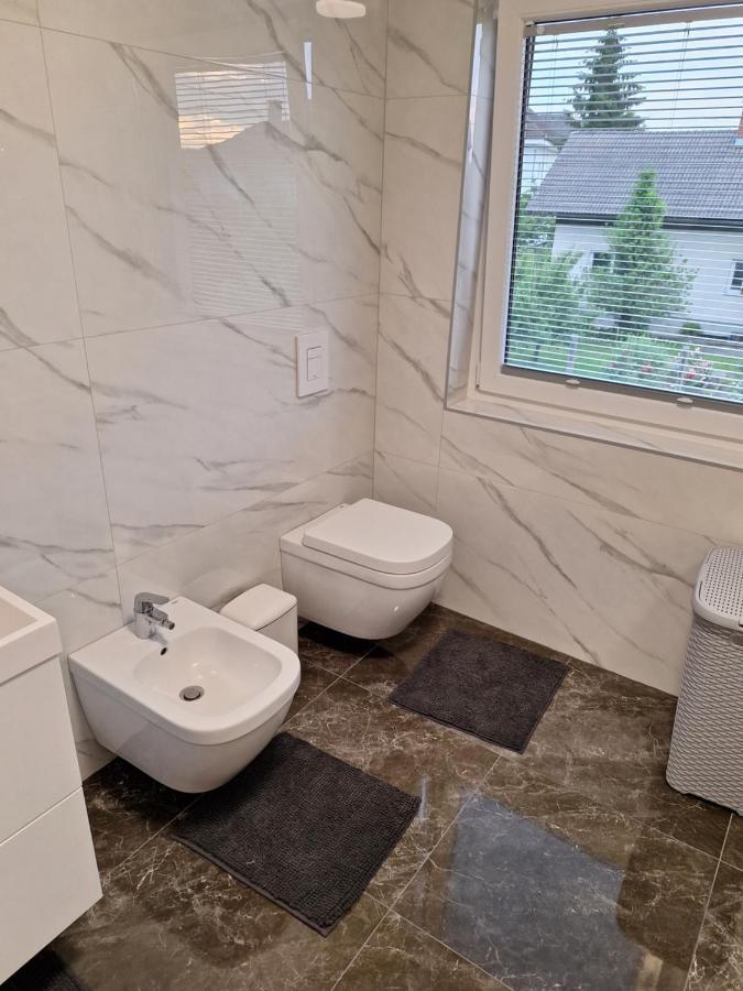 Guesthouse Flower Любляна Экстерьер фото