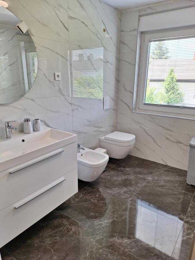 Guesthouse Flower Любляна Экстерьер фото