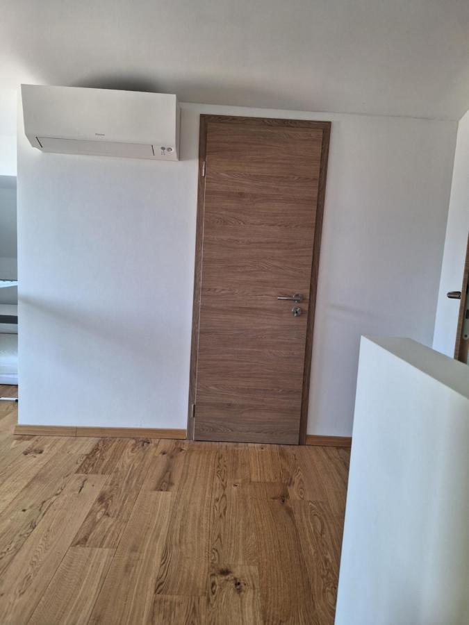 Guesthouse Flower Любляна Экстерьер фото