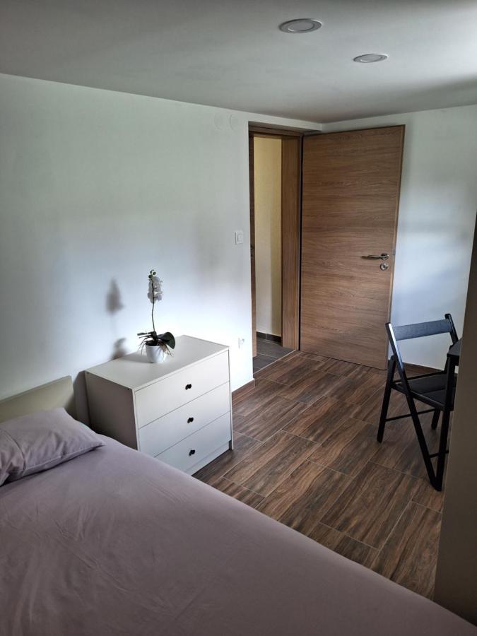 Guesthouse Flower Любляна Экстерьер фото