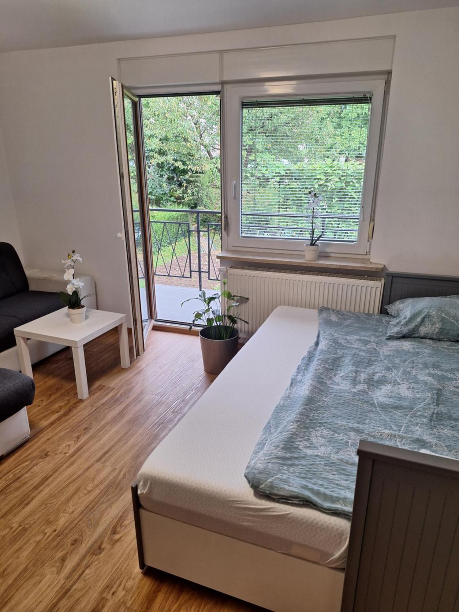 Guesthouse Flower Любляна Экстерьер фото